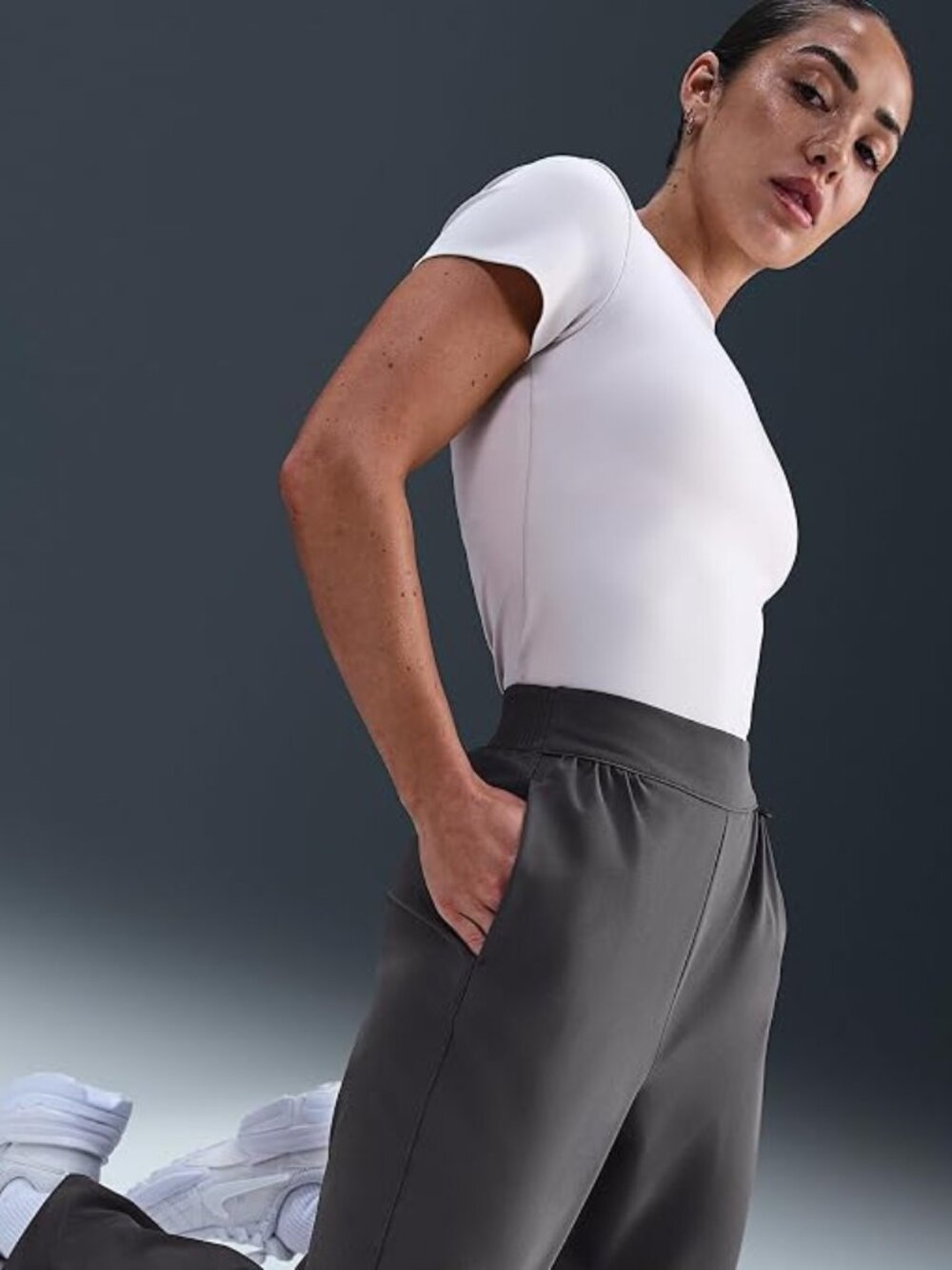 Nike 24.7 PerfectStretch Women's Dri-FIT High-Waisted Loose Barrel-Leg Pants